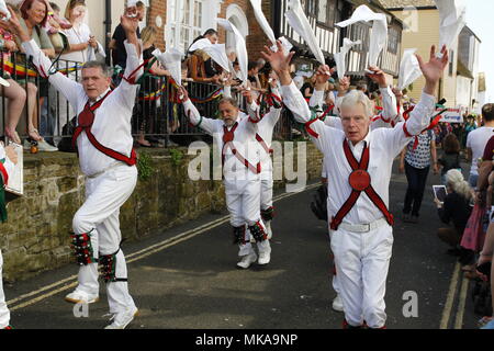 Hastings,UK.7 Maggio 2018. Regno Unito meteo. Festaioli godetevi il Jack nel festival verdi su un bel lunedì festivo in Hastings. Il festival si tiene ogni anno in East Sussex città benvenuti estate.Credit: Ed Brown/Alamy Live News Foto Stock