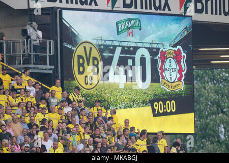 Punteggio finale sul tabellone, monitor video wall, schermo, display, calcio prima Bundesliga, trentunesima Giornata, Borussia Dortmund (DO) - Bayer 04 Leverkusen (LEV) 4: 0, il 21/04/2018 a Dortmund / Germania. | Utilizzo di tutto il mondo Foto Stock