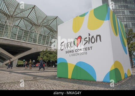 07 maggio 2018, Portogallo Lisbona: la foto di un stampo sovradimensionato con il logo del concorso Eurovisione della canzone. La finale di Eurovison Song Contest (CES) avviene a Lisbona, in Portogallo il 12 maggio 2018. Foto: Jörg Carstensen/dpa Foto Stock