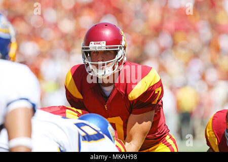 Los Angeles, CA, Stati Uniti d'America. 05 Settembre, 2009. Freshman Quarterback Matt Barkley #7 di USC in azione durante la partita contro il San Jose State University presso il Memorial Coliseum di Los Angeles, CA. Credito: csm/Alamy Live News Foto Stock