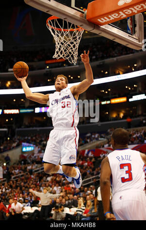 Los Angeles, California, USA. 17 Nov, 2012. Blake Griffin #32 del tronchesino schiacciate durante il gioco NBA tra i Los Angeles Clippers e il Chicago Bulls a Staples Center di Los Angeles, California. Charles Baus/CSM/Alamy Live News Foto Stock