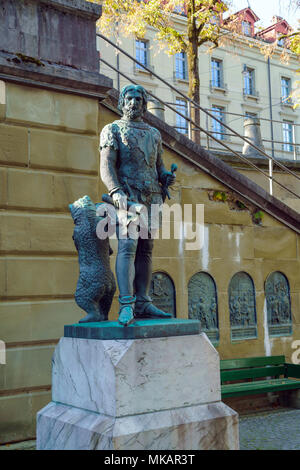 Bern, Svizzera - 17 Ottobre 2017: Statua di Berthold V, duca di Zahringen, fondatore della città Foto Stock