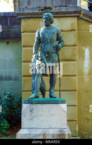 Bern, Svizzera - 17 Ottobre 2017: Statua di Berthold V, duca di Zahringen, fondatore della città Foto Stock