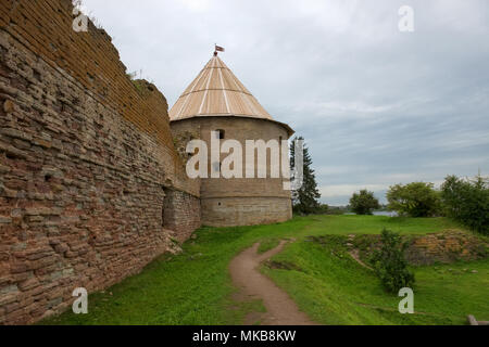 Il Royal torre della fortezza di Oreshek fortezza. In la sorgente del fiume Neva, Russia, Shlisselburg: Medievale russo struttura difensiva e Foto Stock