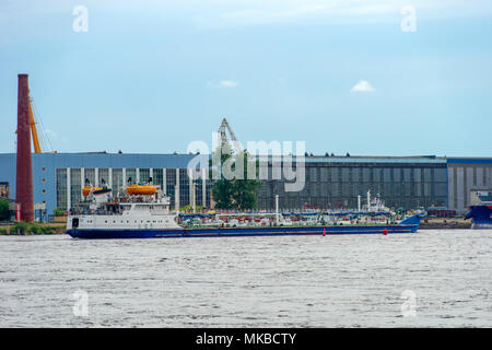 SHLISSELBURG, San Pietroburgo, Russia - Agosto 21, 2017: Nevsky, in cantiere le navi sotto carico Foto Stock