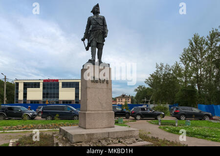 SHLISSELBURG, San Pietroburgo, Russia - Agosto 21, 2017: il monumento all'imperatore Pietro il Grande Foto Stock