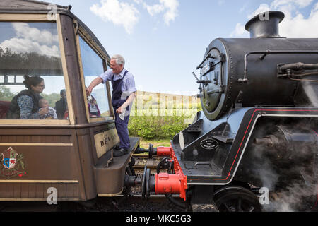 BR Standard Classe 4 80104 locomotiva a vapore parte della ferrovia a Swanage nel Dorset. Foto Stock