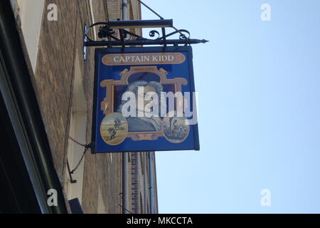 Captain Kidd Pub segno, Wapping, London, Regno Unito Foto Stock