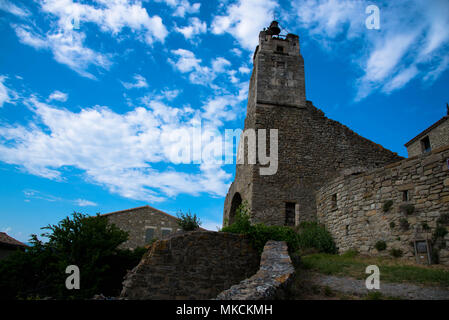 Il pittoresco villaggio di Chateauneuf de Mazenc in Francia Foto Stock