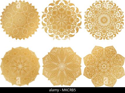 Set di 6 disegnati a mano oro mandala arabo su sfondo bianco. Vettore etnica ornamento decorativo. Round astratta ornamento orientali. Illustrazione Vettoriale