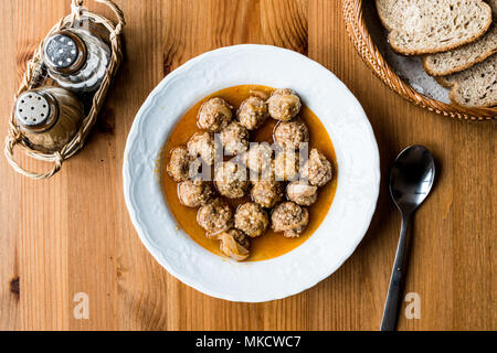 Cibo turco Kofte di Sulu / succosa polpette di carne con pane di semola. cibo tradizionale della Turchia Foto Stock