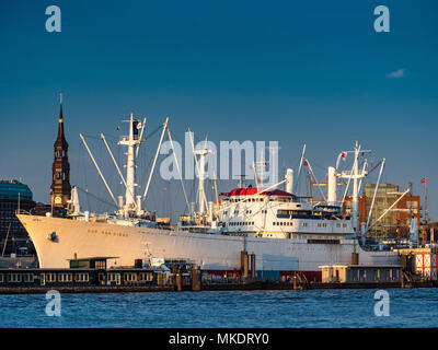 Il turismo di Amburgo - Cap San Diego museo nave ormeggiata sul fiume Elba in Hamburg - il cargo fu costruito nel 1961 ed è ancora in grado di navigare. Foto Stock