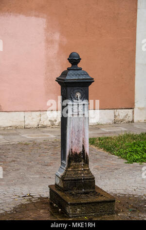 Ghisa acqua potabile fontana vicino Arsenale di Venezia Foto Stock