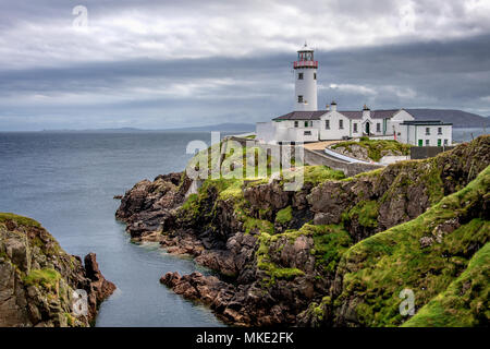 Fanad faro capo in un assolato pomeriggio estati sulla costa settentrionale di Co Donegal, Irlanda. Foto Stock