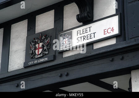 Ye Olde Cheshire Cheese è una Grade II casa pubblica a 145 Fleet Street Foto Stock