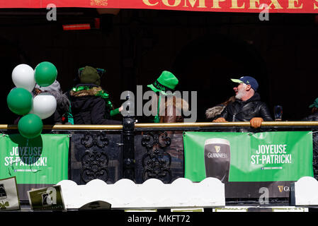 Affollato di Sir Winston Churchill pub sulla Crescent Street, Montreal dopo il giorno di San Patrizio parade Foto Stock