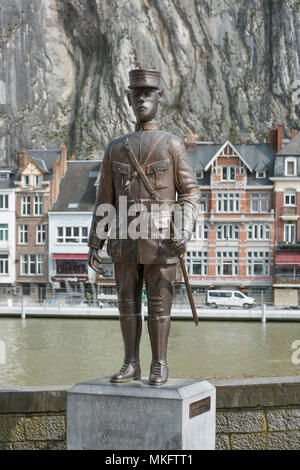 La scultura di Charles de Gaulle, 1890-1970, feriti sul ponte a Dinant il 15 agosto 1914, la prima guerra mondiale, Dinant Vallonia Foto Stock