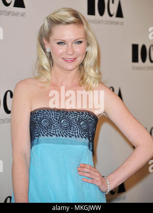 Kirsten Dunst all annuale Gala Moca 2011 presso il Moca Grand Avenue a Los Angeles.un  Kirsten Dunst  13 Red Carpet Event, verticale, STATI UNITI D'AMERICA, industria cinematografica, celebrità, fotografia, Bestof, arte cultura e intrattenimento, Topix celebrità moda / Verticale, meglio di, evento nella vita di Hollywood - California, moquette rossa e dietro le quinte, USA, industria cinematografica, celebrità, movie celebrità, personaggi televisivi, musica celebrità, fotografia, Bestof, arte cultura e intrattenimento, Topix, headshot, verticale, una persona, dall'anno , 2011, inchiesta tsuni@Gamma-USA.com Foto Stock