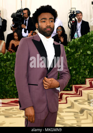 Donald Glover aka Childish Gambino frequentando il Metropolitan Museum of Art Costume Institute Gala benefici 2018 in New York, Stati Uniti d'America. Foto Stock