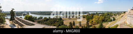 Belgrado, Serbia - Luglio 31, 2017: vista panoramica del Danubio e Belgrado dall'altezza della Fortezza di Belgrado Foto Stock