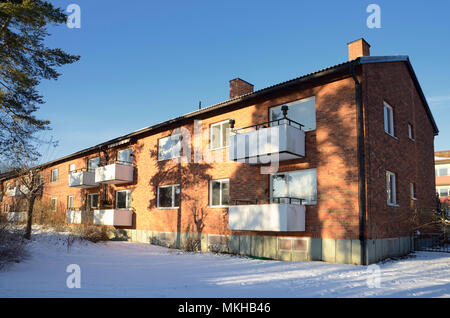 Il balcone di ogni camera in appartamento edificio residenziale Foto Stock