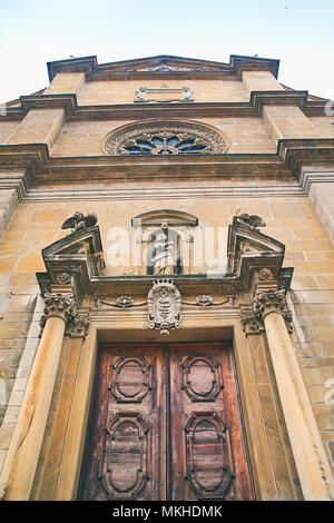 Ingresso della Chiesa Collegiata di Bellinzona, Svizzera Foto Stock