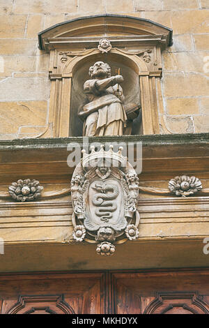 Ingresso della Chiesa Collegiata di Bellinzona, Svizzera Foto Stock