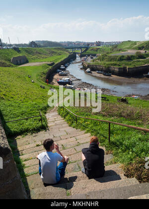 Seaton Sluice, Northumberland - man-made Harbour e il paesaggio della costa dal XVII secolo le opere di Sir Ralph Delaval per consentire il trasporto marittimo di carbone, s Foto Stock