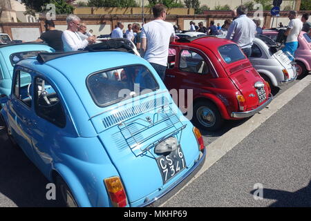 Fiat 500 raduno a Roma Italia Foto Stock