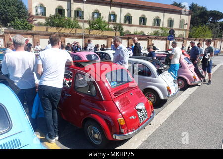Fiat 500 raduno a Roma Italia Foto Stock