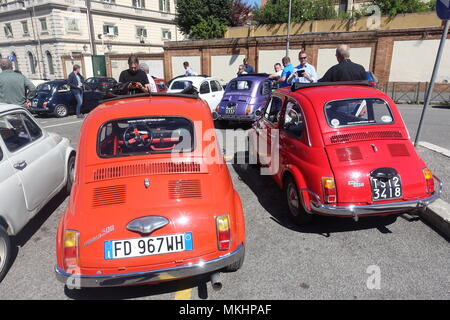 Fiat 500 raduno a Roma Italia Foto Stock