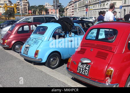 Fiat 500 raduno a Roma Italia Foto Stock