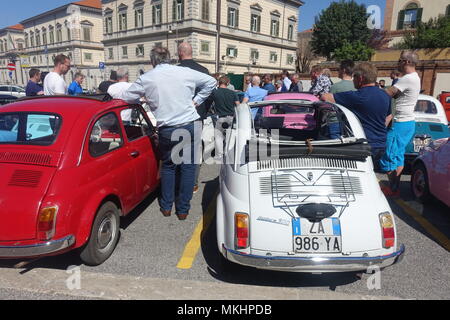 Fiat 500 raduno a Roma Italia Foto Stock