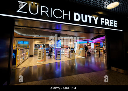 Duty Free store all'aeroporto di Zurigo, Svizzera, Europa Foto Stock