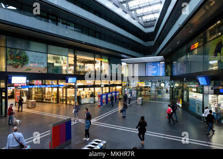 Zugo Bahnof stazione ferroviaria in Zug, Svizzera, Europa Foto Stock
