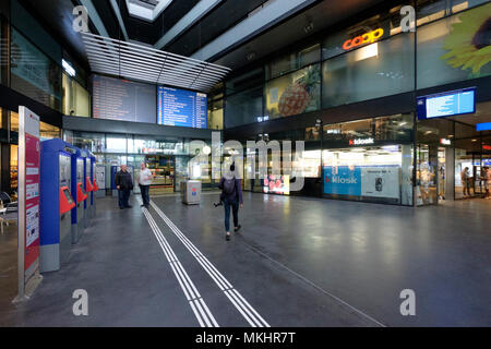 Zugo Bahnof stazione ferroviaria in Zug, Svizzera, Europa Foto Stock