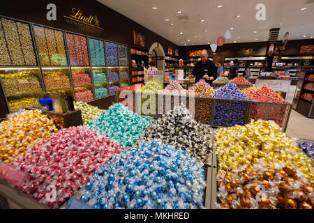 Lindt Chocolate Factory shop a Zurigo, Svizzera, Europa Foto Stock