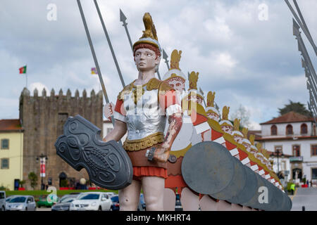 Legionario romano di statue in Ponte de Lima, regione del Minho del Portogallo, Europa Foto Stock