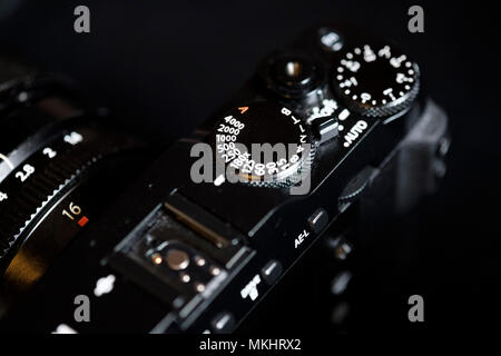 Velocità dell'otturatore e la compensazione dell'esposizione compone su una Fujifilm X-E3 digitale fotocamera mirrorless Foto Stock
