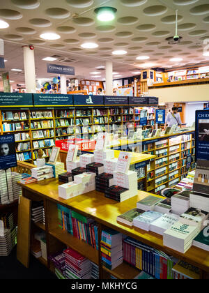 Mondi camera più grande vendita libri, Norrington Camera, Blackwell's Bookshop, ampia st, Oxford, Oxfordshire, England, Regno Unito, GB. Foto Stock