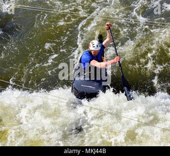 White water rafting National Watersports Centre Holme Pierrepont Nottingham England Regno Unito Foto Stock