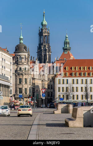 Il Palazzo Reale e il Duomo visto dalla piazza del vecchio mercato, a Dresda, Residenzschloss und Kathedrale vom Altmarkt gesehen Foto Stock