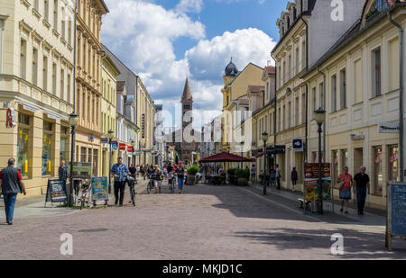 Brandenburger Strasse, la zona pedonale e la strada dello shopping, Potsdam, Fußgängerzone und Geschäftsstrasse Foto Stock