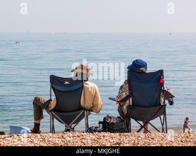 Weymouth, Regno Unito, 07 maggio 2018, giorno di maggio Bank Holiday di sole sulla spiaggia di Weymouth Regno Unito. Credito: Shaun scottature/Alamy Live News Foto Stock