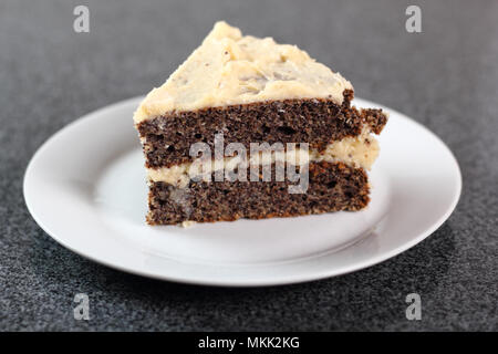 Semi di papavero la torta con la glassa di crema di burro Foto Stock