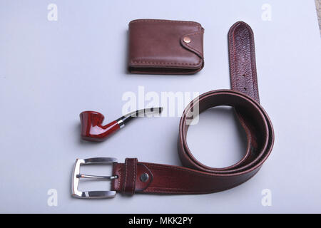 Gli uomini di accessori per affari e rekreation. Un studio professionale di fotografia di uomini accessori business. Vista superiore composizione Foto Stock