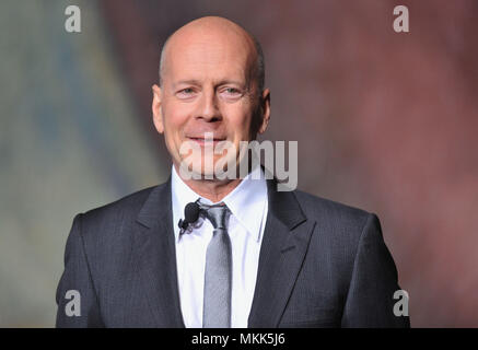 Bruce Willis in una buona giornata di Die Hard murale scoprimento sul Fox Lotto Studio in Los Angeles.a Bruce Willis  03 Red Carpet Event, verticale, STATI UNITI D'AMERICA, industria cinematografica, celebrità, fotografia, Bestof, arte cultura e intrattenimento, Topix celebrità moda / Verticale, meglio di, evento nella vita di Hollywood - California, moquette rossa e dietro le quinte, USA, industria cinematografica, celebrità, movie celebrità, personaggi televisivi, musica celebrità, fotografia, Bestof, arte cultura e intrattenimento, Topix, headshot, verticale, una persona, dall'anno , 2013, inchiesta tsuni@Gamma-USA.com Foto Stock