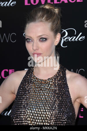 Amanda Seyfried arrivando al Lovelace Premiere presso il teatro egiziano a Los Angeles.Amanda Seyfried, 127 Red Carpet Event, verticale, STATI UNITI D'AMERICA, industria cinematografica, celebrità, fotografia, Bestof, arte cultura e intrattenimento, Topix celebrità moda / Verticale, meglio di, evento nella vita di Hollywood - California, moquette rossa e dietro le quinte, USA, industria cinematografica, celebrità, movie celebrità, personaggi televisivi, musica celebrità, fotografia, Bestof, arte cultura e intrattenimento, Topix, headshot, verticale, una persona, dall'anno , 2013, inchiesta tsuni@Gamma-USA.com Foto Stock