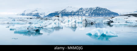 Lago Glaciar con gli iceberg Foto Stock