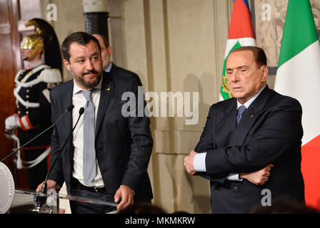 L'Italia. 07 Maggio, 2018. Forza Italia leader Silvio Berlusconi e il leader della Lega Matteo Salvini alla fine delle consultazioni del Presidente della Repubblica per la formazione del nuovo governo nel maggio 07, 2018 in Roma, Italia Credito: Silvia Loré/Pacific Press/Alamy Live News Foto Stock